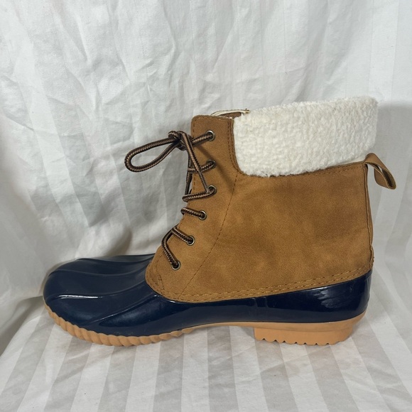 Women's Two-Tone Lace-Up Boots - Picture 12 of 14
